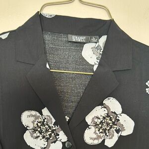 NEW Straight To Hell black and white blossom button down blouse in size Large